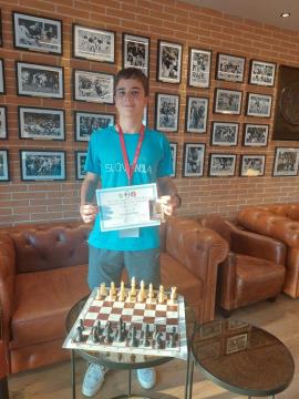 msp_S priznanjem in plaketo za 8. mesto na svetu